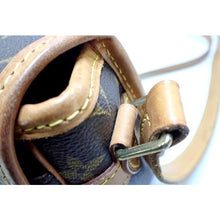 Load image into Gallery viewer, Louis Vuitton Sologne crossbody bag
