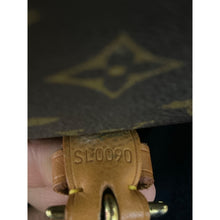 Load image into Gallery viewer, Louis Vuitton Sologne crossbody bag
