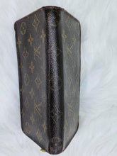 Load image into Gallery viewer, Louis Vuitton Brown Zippy Wallet
