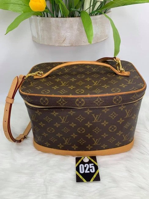 Cloth travel bag Louis Vuitton Brown in Cloth - 32879839