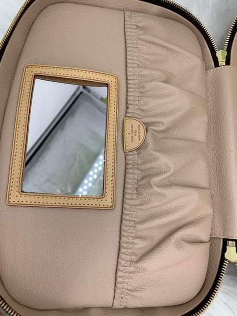 Nice cloth vanity case Louis Vuitton Brown in Cloth - 25103012