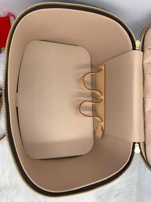 Nice cloth vanity case Louis Vuitton Brown in Cloth - 17106387